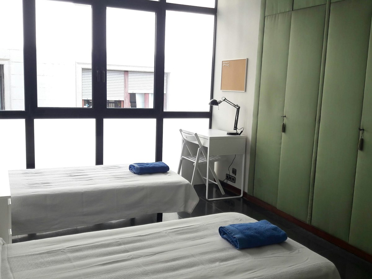 Furnished room in a 9-person shared flat in Gràcia