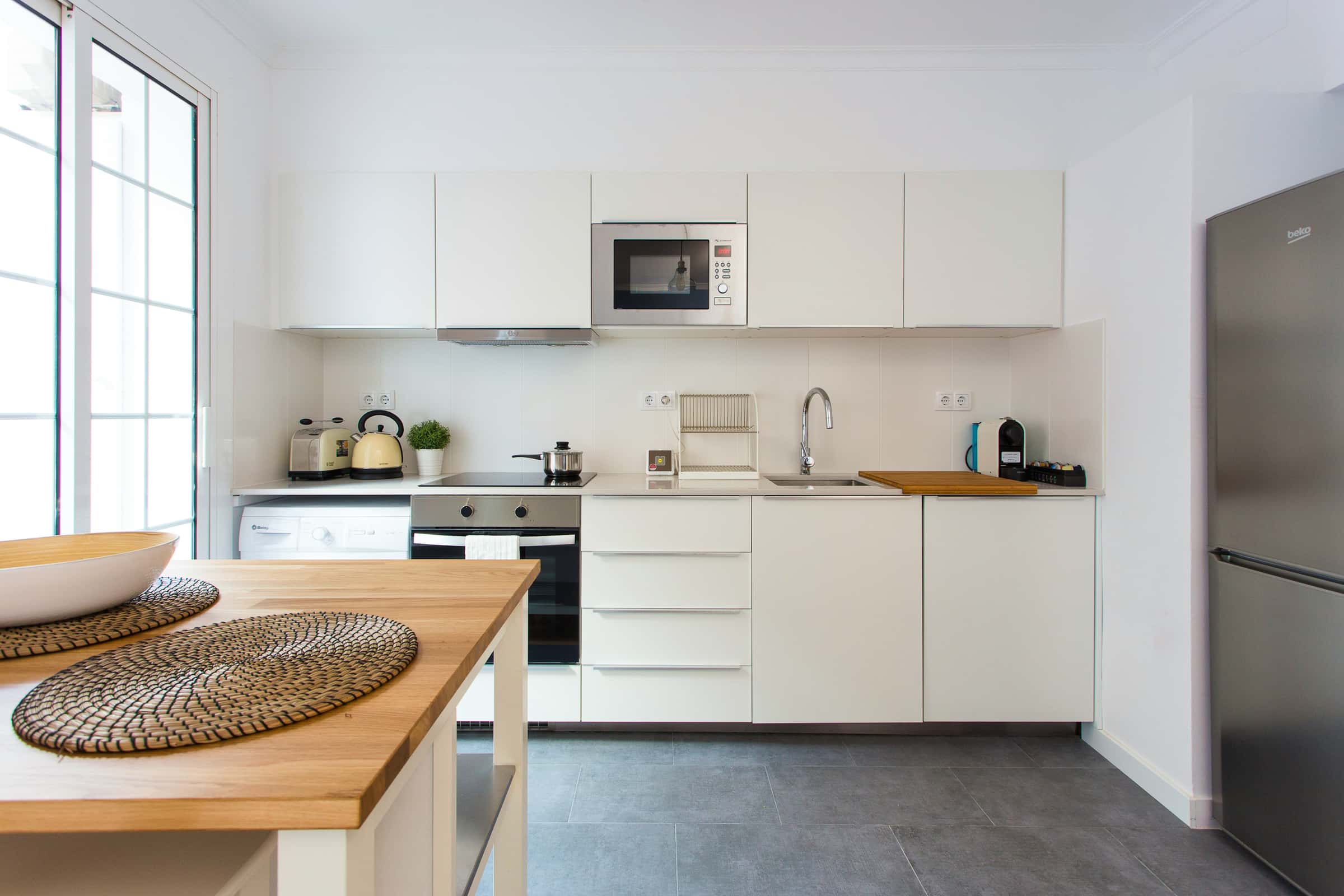 Furnished 3-bedroom flat in Sants-Montjuïc, 73 m² · 2