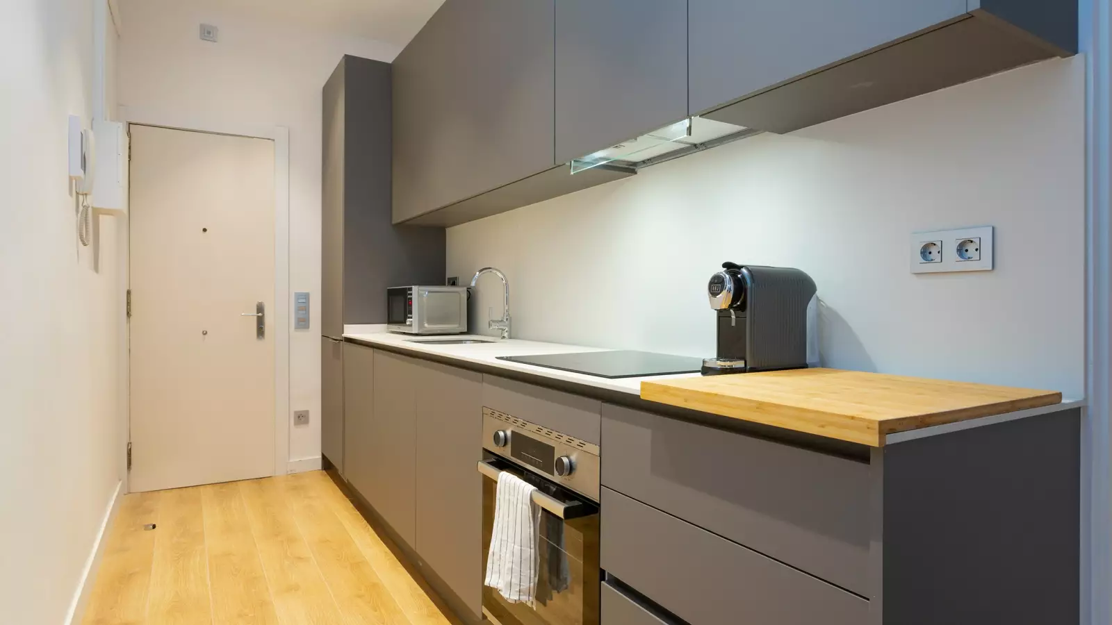 Piso de 2 dormitorios amueblado en Ciutat Vella, 60 m² · 2