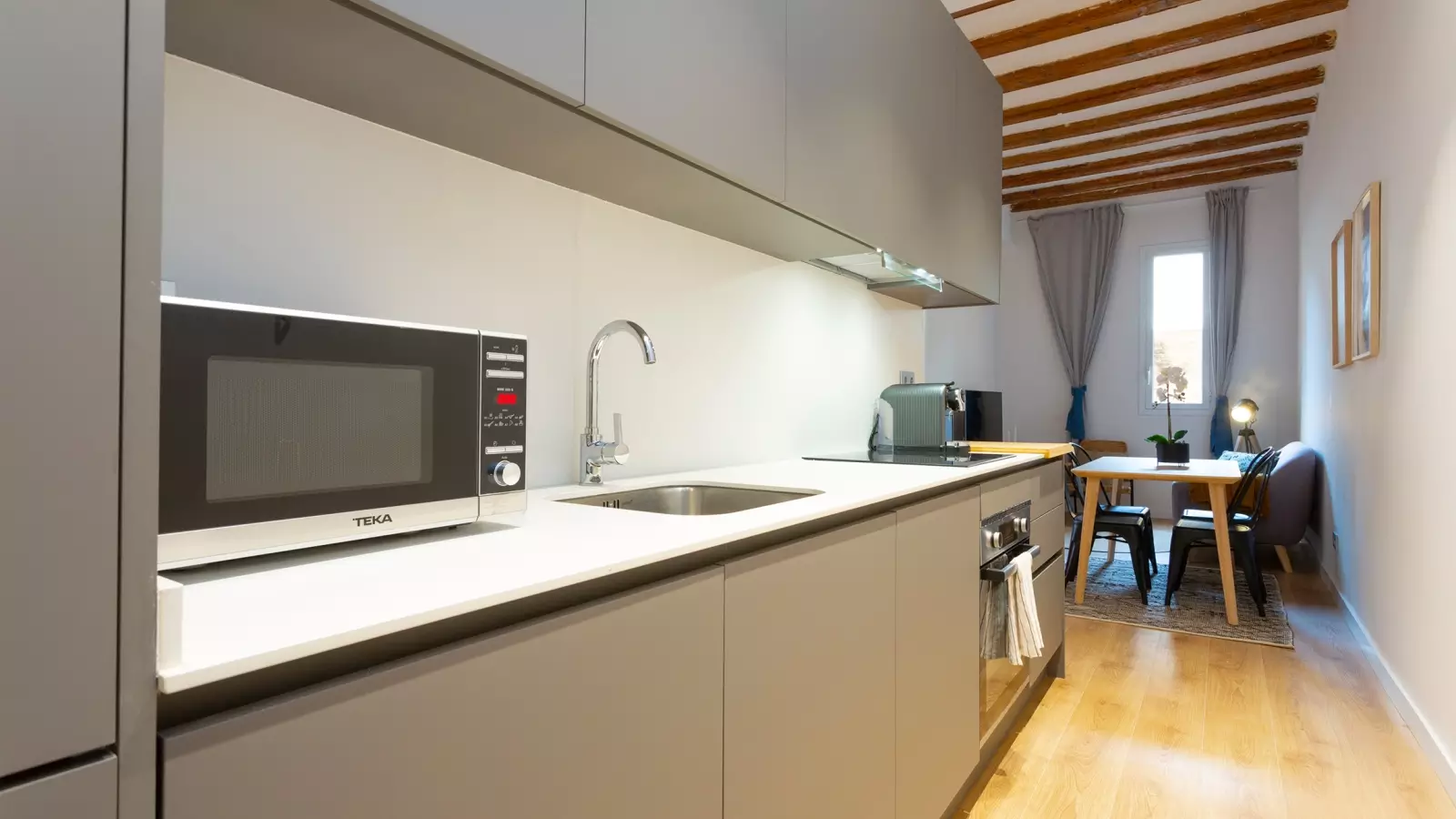 Piso de 2 dormitorios amueblado en Ciutat Vella, 60 m² · 3