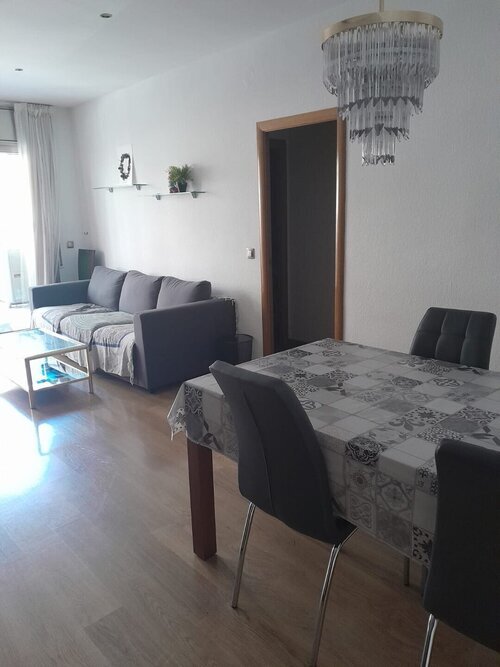 Room in a 4-person shared flat in Eixample · 3