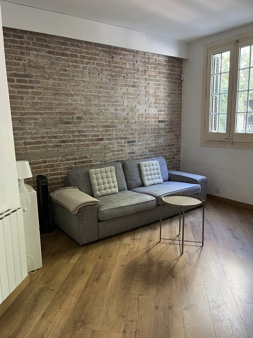 Room in a 3-person shared flat in Eixample · 4