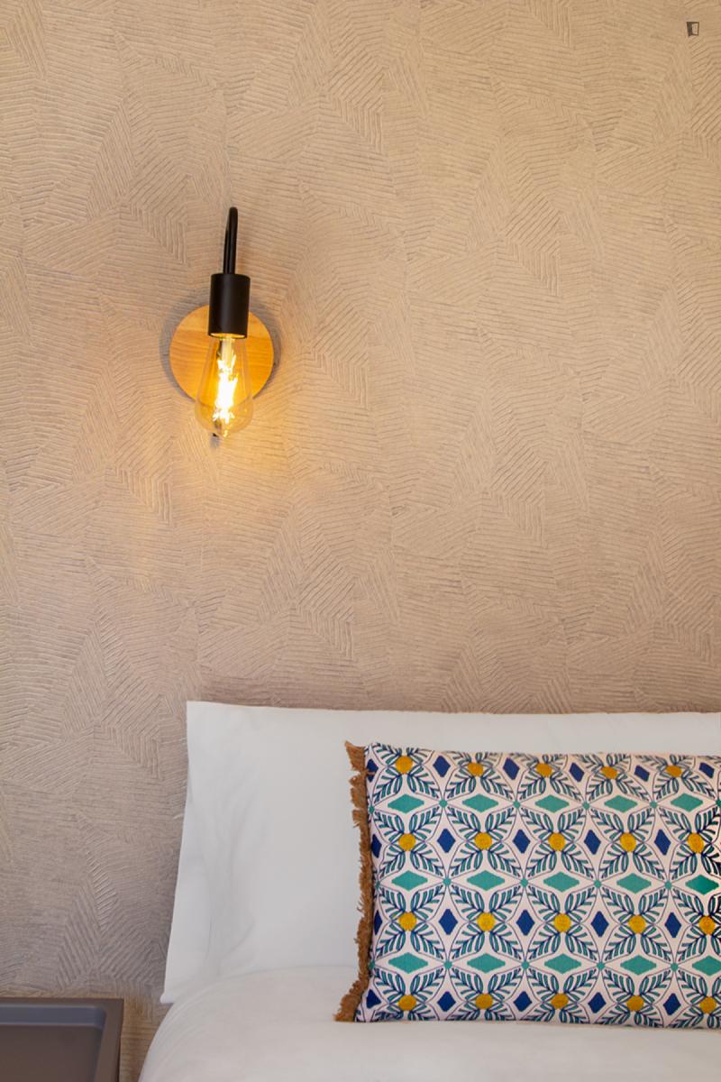 Furnished 1-bedroom flat in Sants-Montjuïc · 3