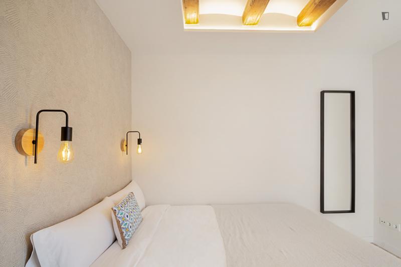Furnished 1-bedroom flat in Sants-Montjuïc · 4