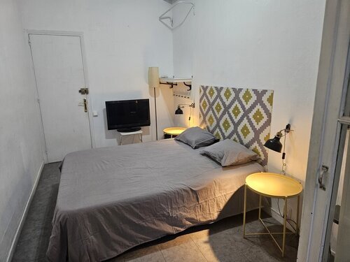 Room in a 5-person shared flat in Eixample · 2