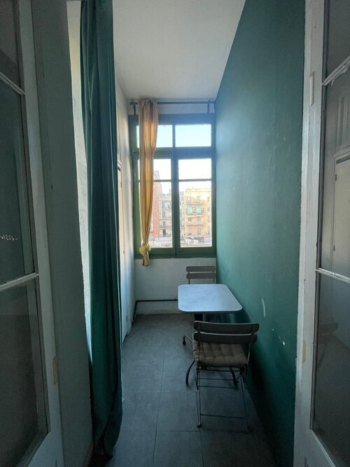 Room in a 5-person shared flat in Eixample · 3