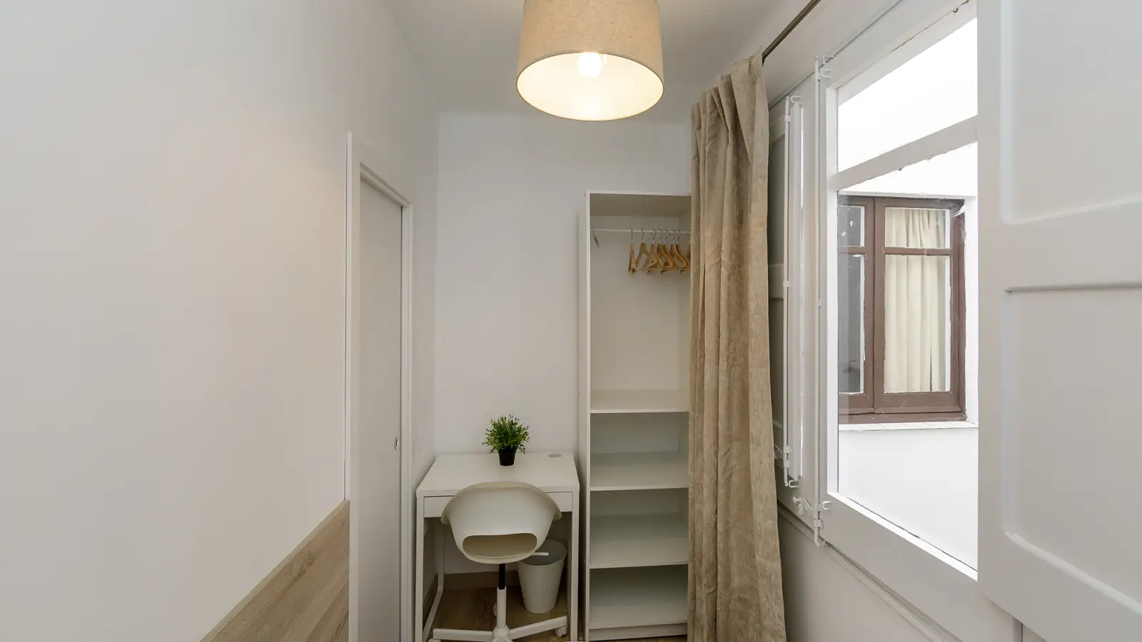 Furnished room in a shared flat in L'Hospitalet · 2