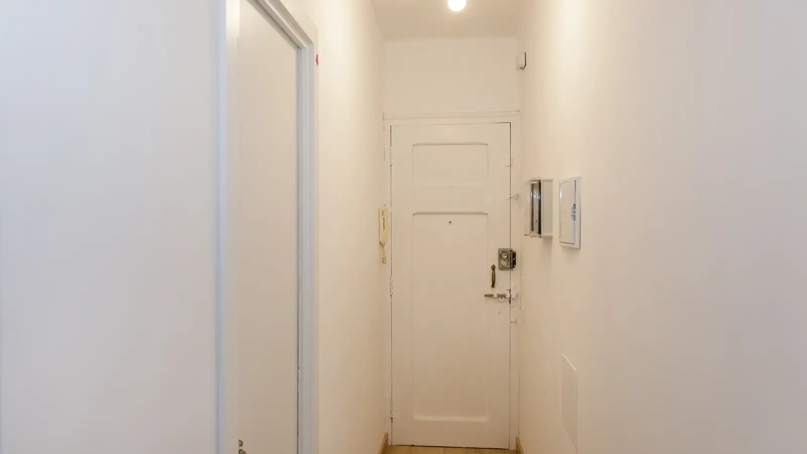 Furnished room in a shared flat in L'Hospitalet · 4