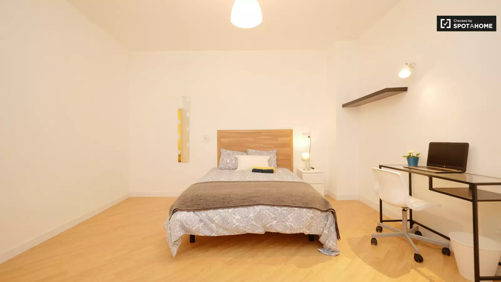 Furnished room in a 5-person shared flat in Sant Martí · 2