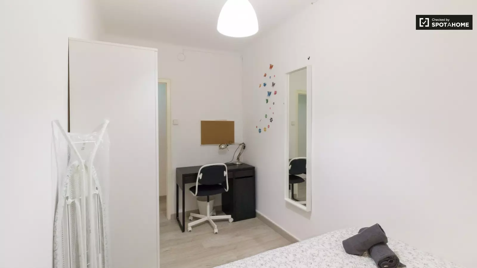 Furnished room in a 3-person shared flat in L'Hospitalet · 2