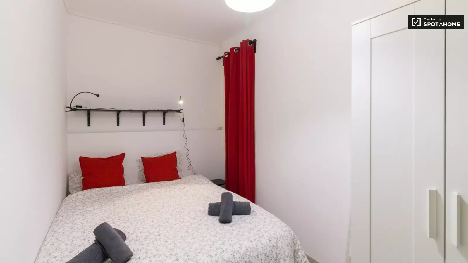 Furnished room in a 3-person shared flat in L'Hospitalet · 3