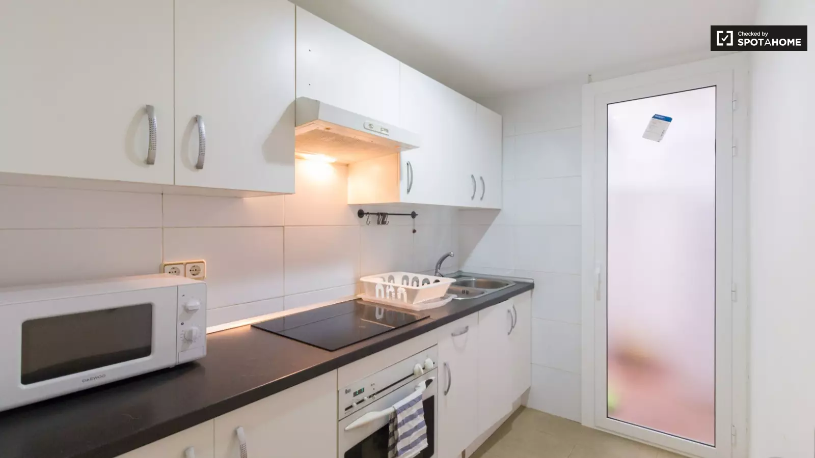 Furnished room in a 3-person shared flat in L'Hospitalet · 4