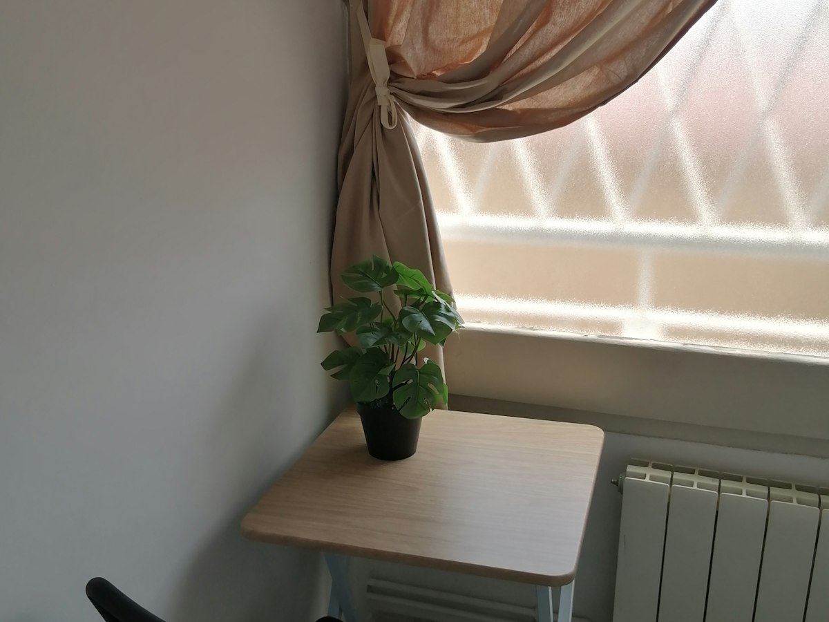 Habitación amueblada en piso compartido de 10 personas en Eixample · 2