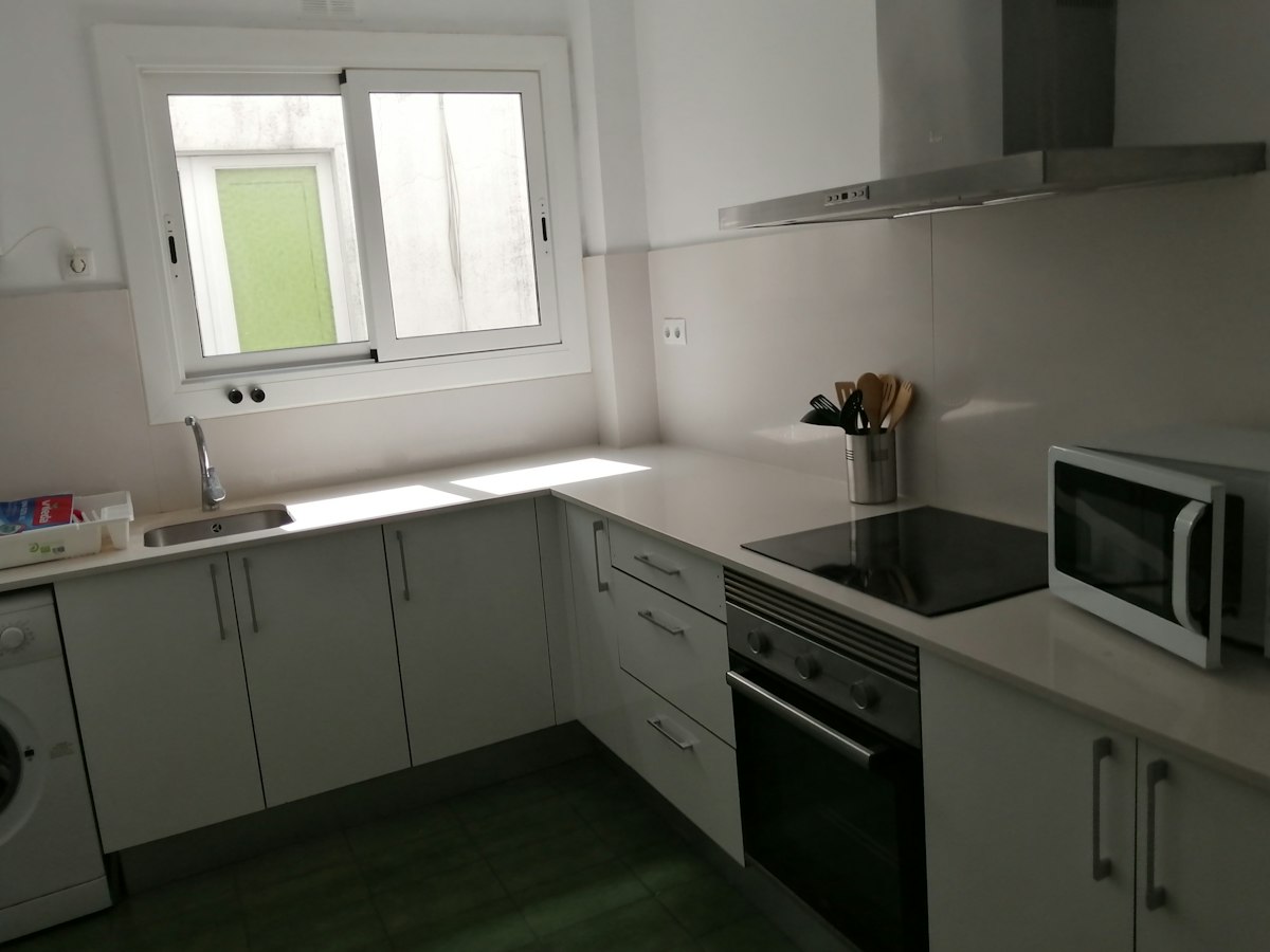 Habitación amueblada en piso compartido de 10 personas en Eixample · 4