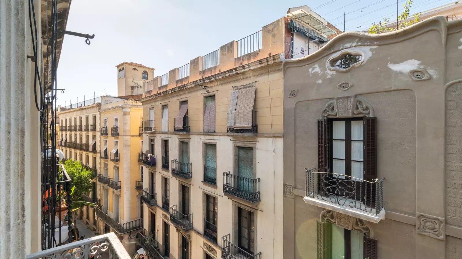 Furnished room in a shared flat in Ciutat Vella · 4