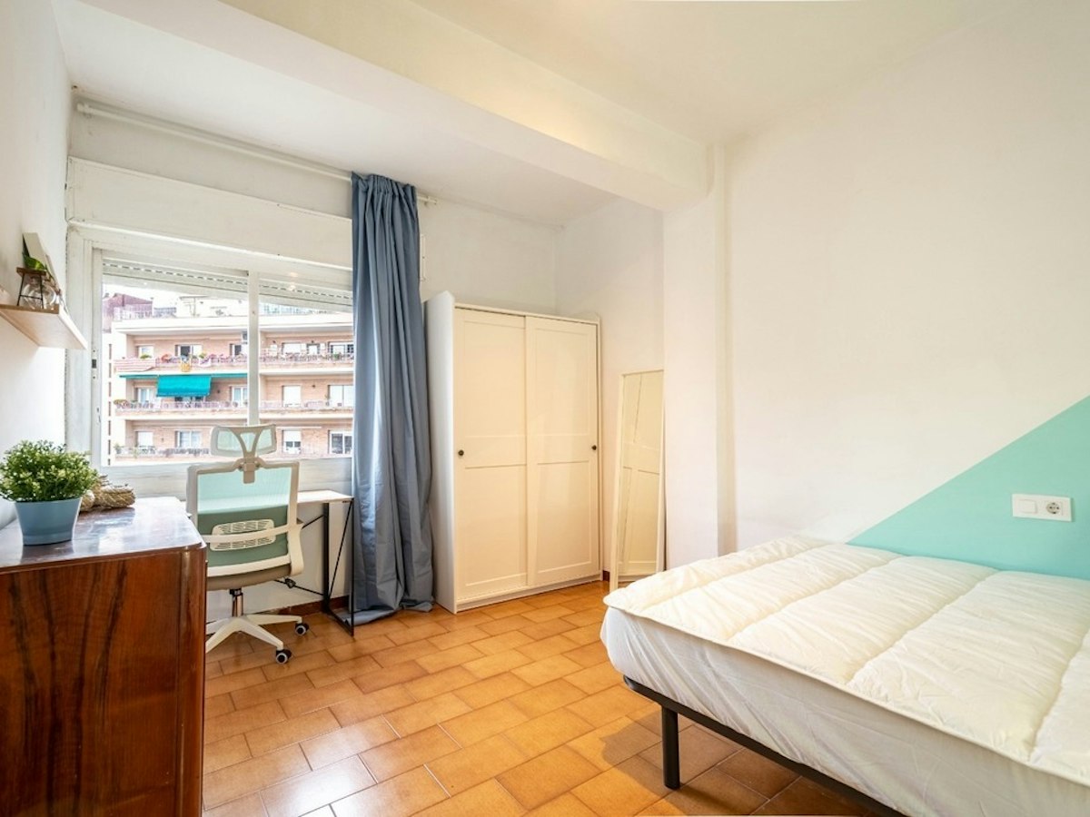 Habitación amueblada en piso compartido de 5 personas en Horta-Guinardó · 2