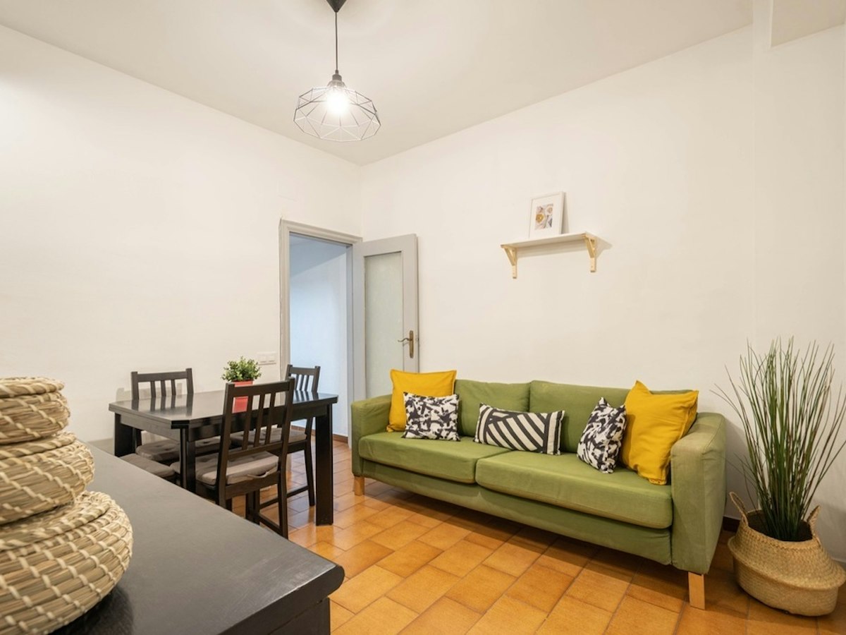 Habitación amueblada en piso compartido de 5 personas en Horta-Guinardó · 3