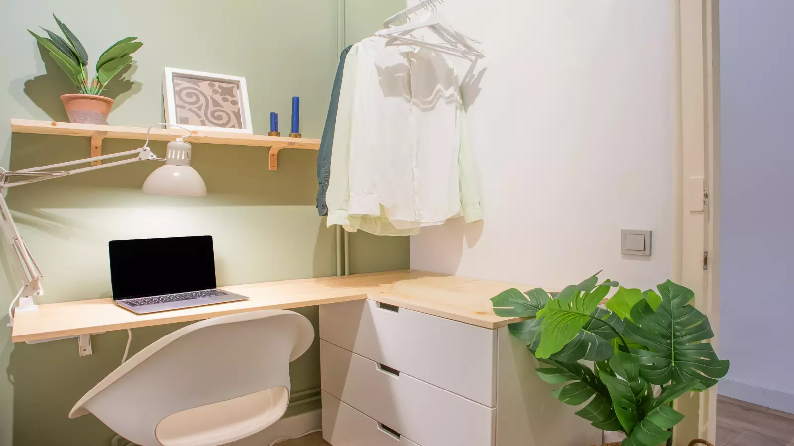 Habitación amueblada en piso compartido de 4 personas en Eixample · 2