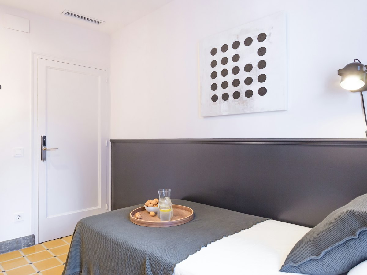Habitación amueblada en piso compartido de 16 personas en Gràcia · 4