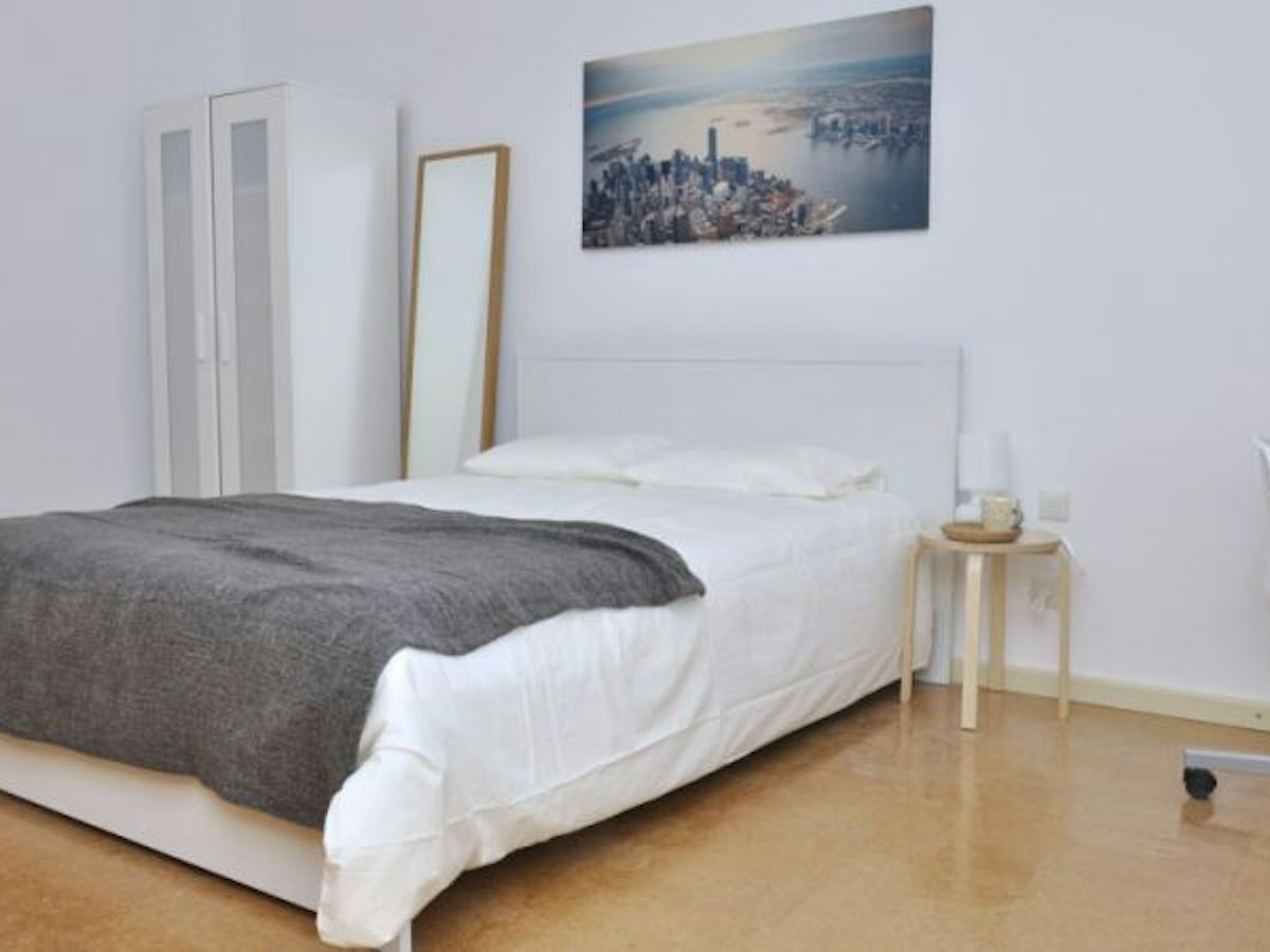 Furnished room in a 9-person shared flat in Gràcia · 2