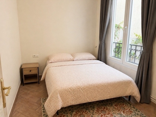 Room in a 4-person shared flat in Eixample · 3