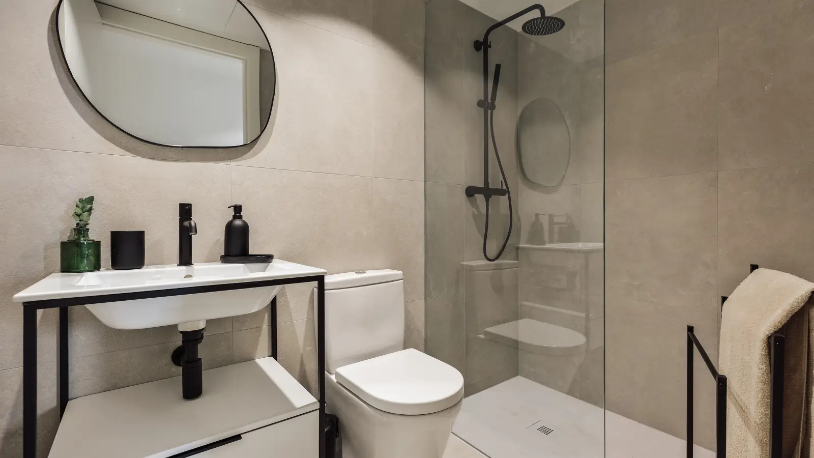 Furnished 3-bedroom flat in Eixample, 95 m² · 3