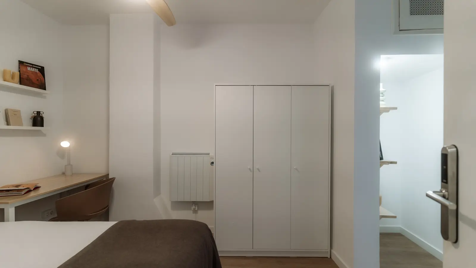 Furnished room in a shared flat in Ciutat Vella · 2