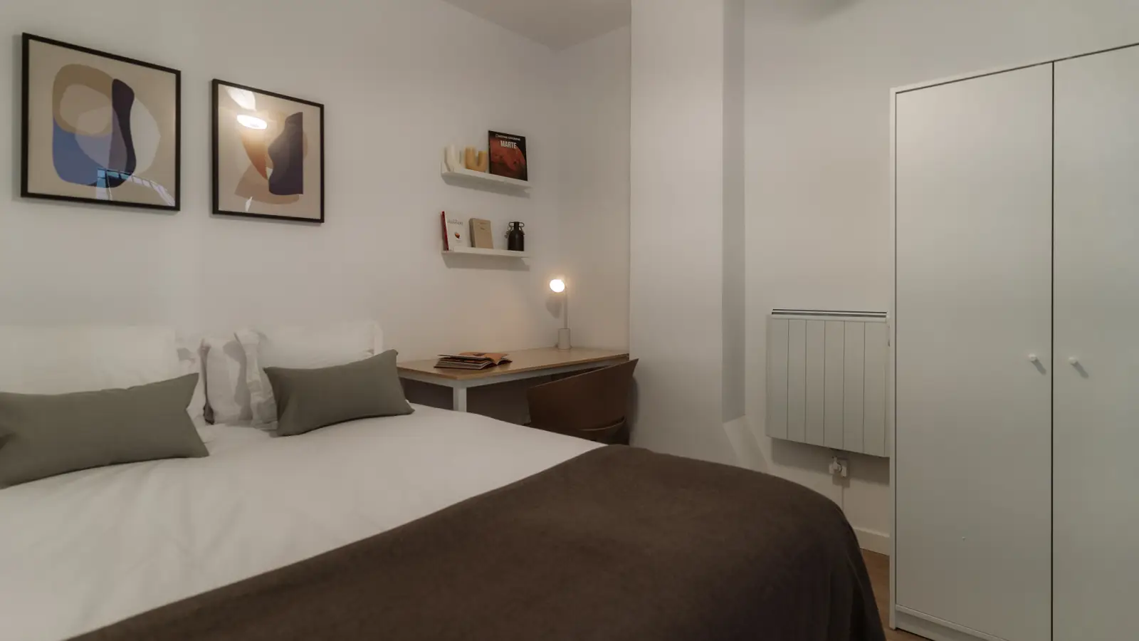 Furnished room in a shared flat in Ciutat Vella · 3