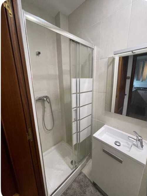Room in a 3-person shared flat in Eixample · 3