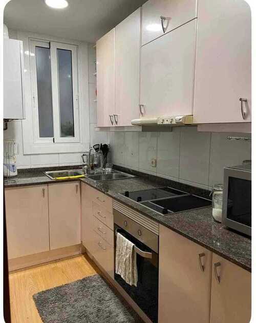 Room in a 3-person shared flat in Eixample · 4