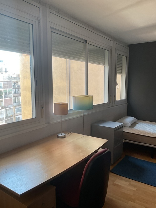 Room in a 2-person shared flat in Eixample · 4