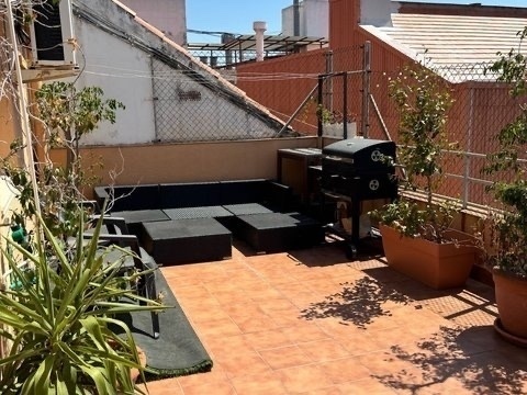 Room in a 3-person shared flat in Eixample · 2