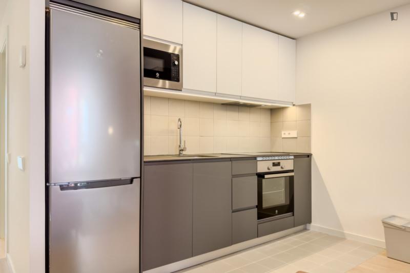 Furnished 2-bedroom flat in Sants-Montjuïc · 3