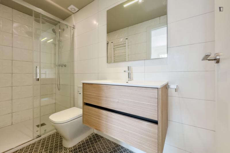 Furnished 2-bedroom flat in Sants-Montjuïc · 4