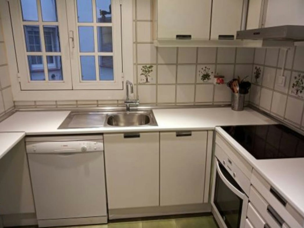 Habitación amueblada en piso compartido de 4 personas en Eixample · 4