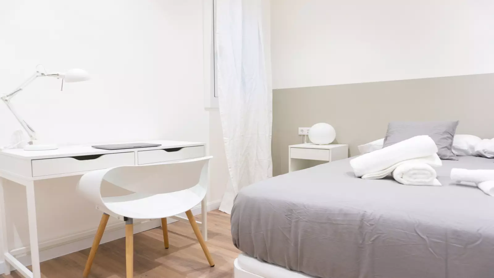 Habitación amueblada en piso compartido de 4 personas en Eixample · 2