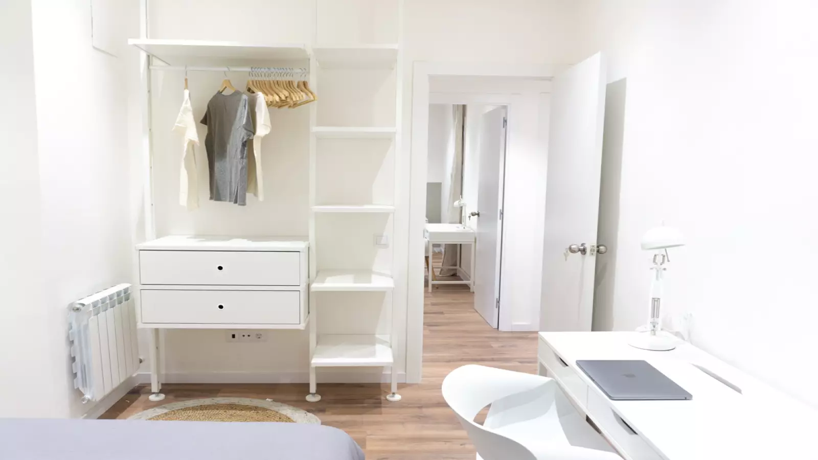 Habitación amueblada en piso compartido de 4 personas en Eixample · 3