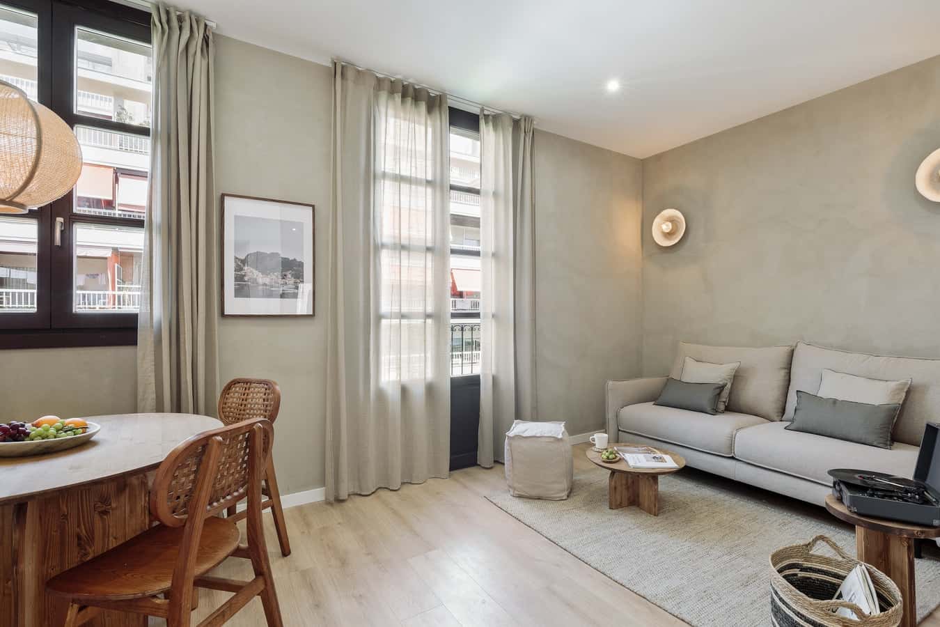 Furnished 2-bedroom flat in Eixample, 67 m² · 2
