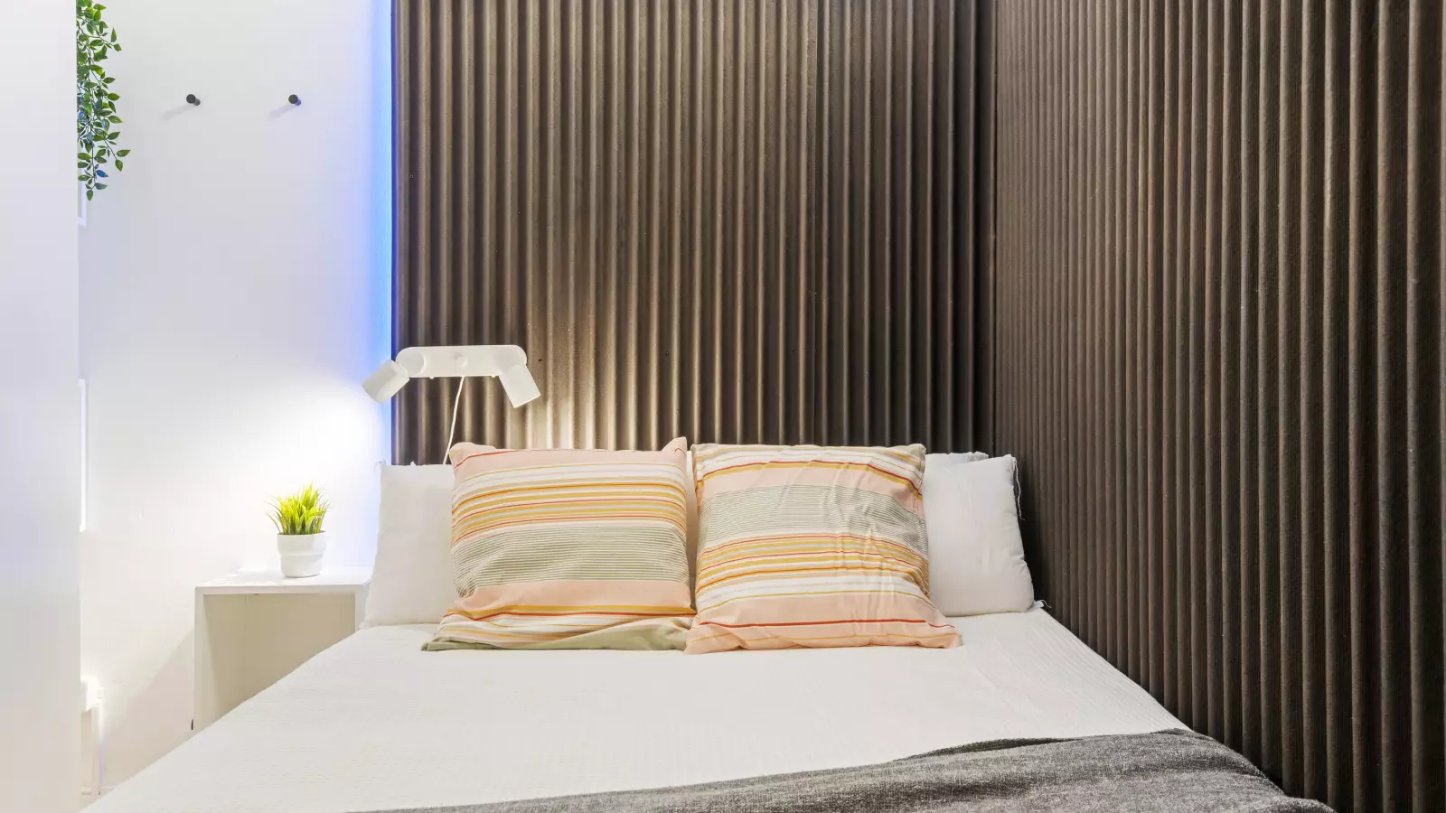 Furnished room in a shared flat in Eixample · 2
