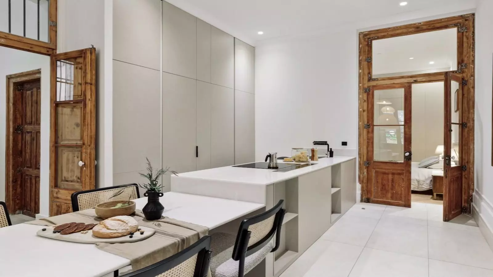 Furnished 1-bedroom flat in Eixample, 73 m² · 2