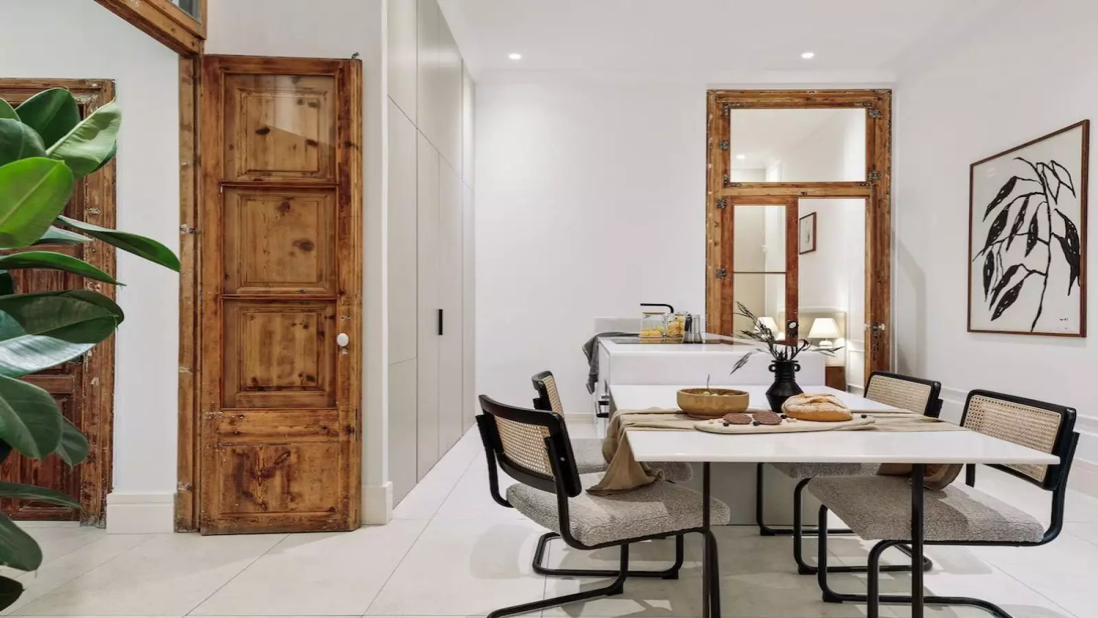 Furnished 1-bedroom flat in Eixample, 73 m² · 3