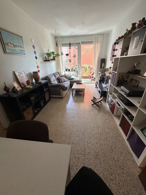 Room in a 4-person shared flat in Sant Martí · 2