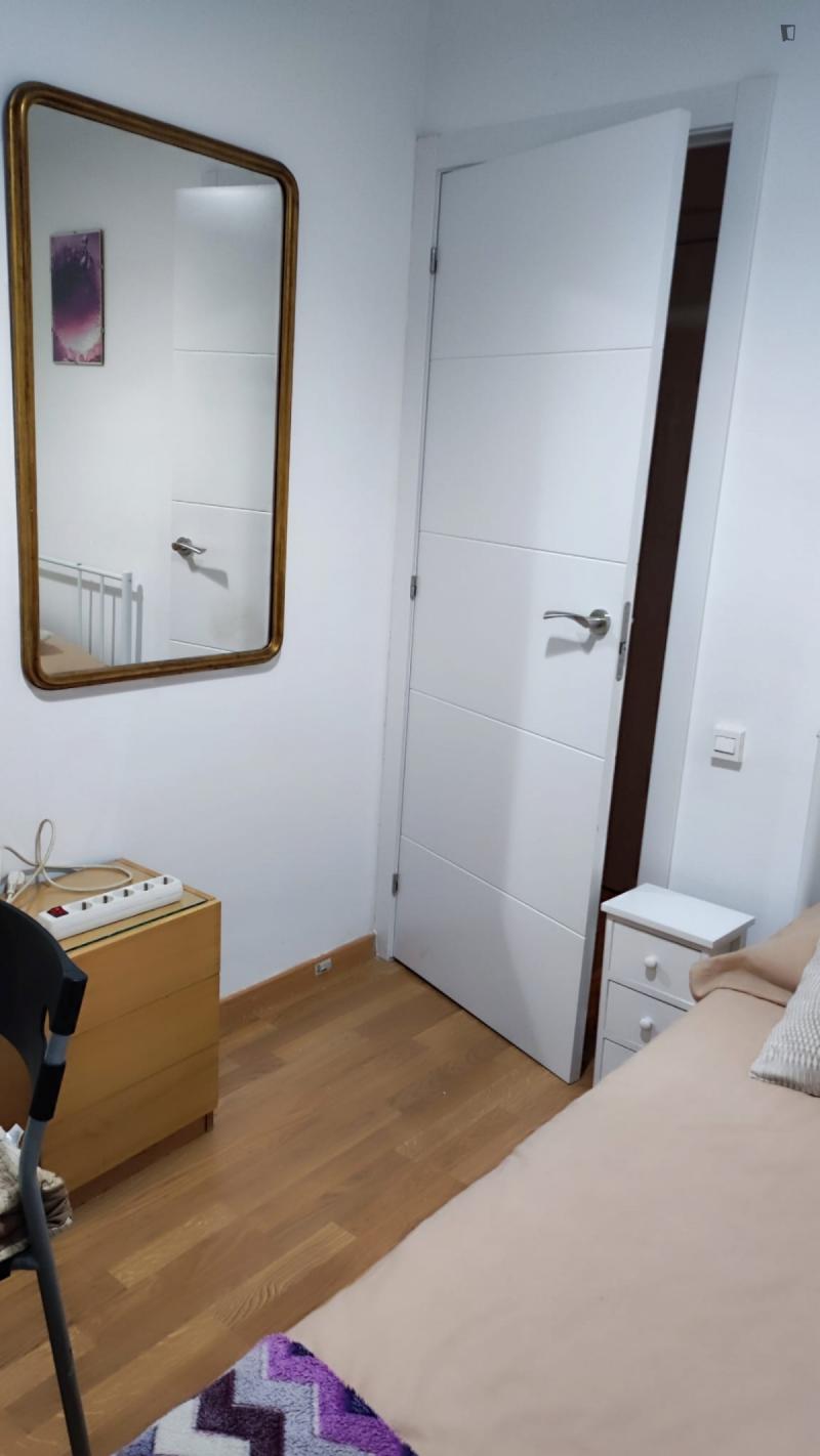 Furnished room in a 4-person shared flat in Sants-Montjuïc · 3