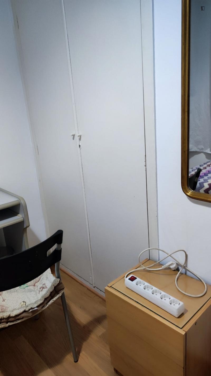 Furnished room in a 4-person shared flat in Sants-Montjuïc · 4