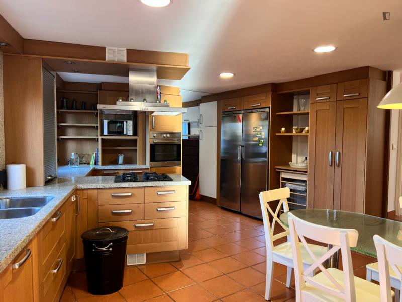Habitación amueblada en piso compartido de 6 personas en Barcelona · 3