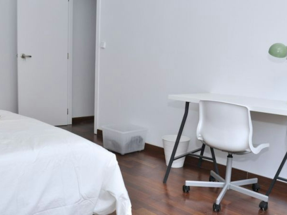 Furnished room in a 9-person shared flat in Gràcia · 2