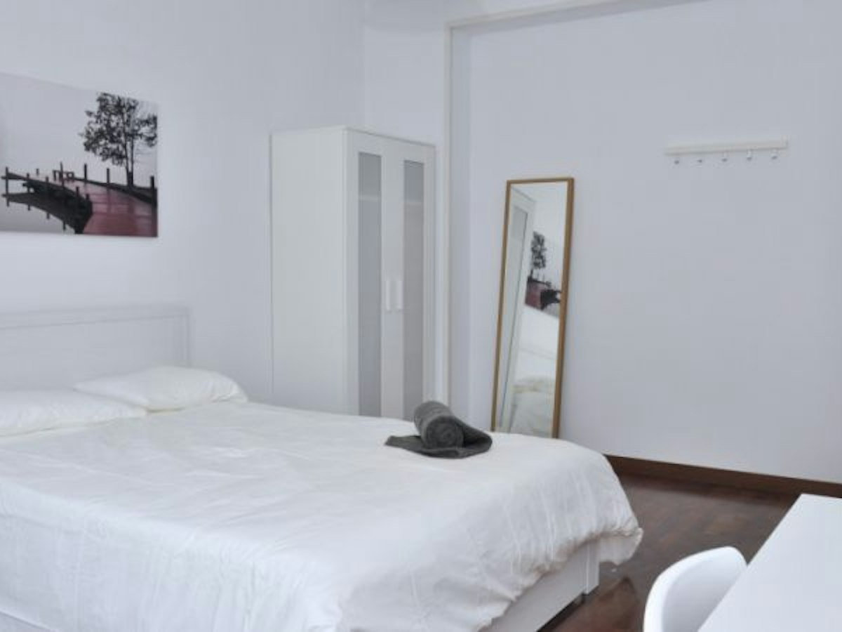 Furnished room in a 9-person shared flat in Gràcia · 3