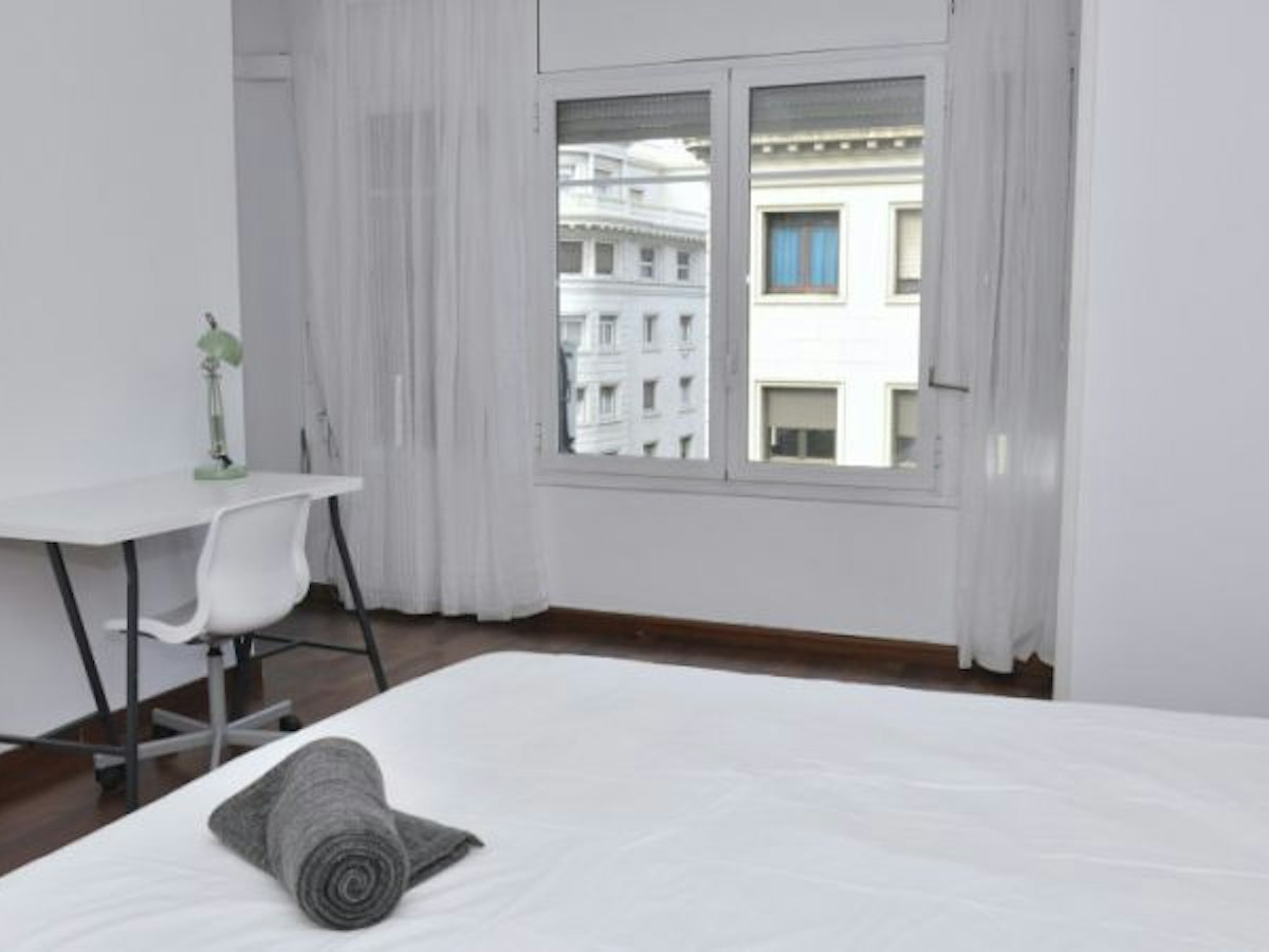 Furnished room in a 9-person shared flat in Gràcia · 4