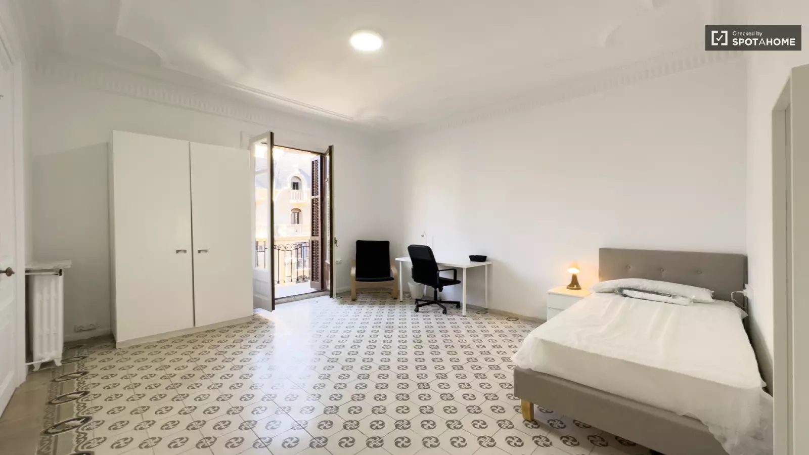 Habitación amueblada en piso compartido de 6 personas en Gràcia · 3