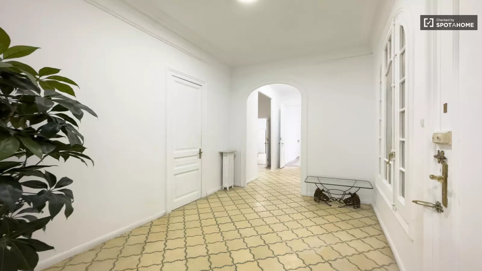 Habitación amueblada en piso compartido de 6 personas en Gràcia · 4
